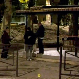 Varios policías trabajan delante de la mezquita donde se produjo el ataque. | REUTERS