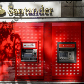 Una oficina del Banco Santander en Madrid. E.P./Ricardo Rubio
