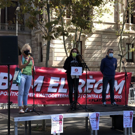 Una de les intervencions en l'acte convocat aquest dissabte per la Plataforma 3O davant el TSJC.
