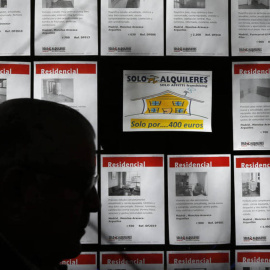 Una agencia inmobiliaria de Madrid. REUTERS