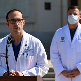 El médico de Donald Trump habla en rueda de prensa sobre el estado del presidente. REUTERS.