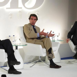 Los tres expresidentes del Gobierno intervienen en el foro '40 años de democracia' organizado en Madrid  con motivo de las  elecciones de 1977. | ZIPI (EFE)