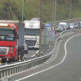 Imatge d'arxiu de camions circulant.