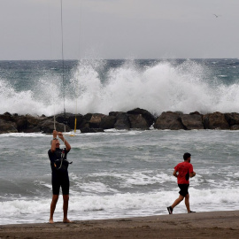 Los cielos estarán nubosos en muchos puntos de la mitad norte peninsular mientras que en la mitad sur predominarán los cielos despejados, ha anunciado la Agencia Estatal de Meteorología. EFE / Carlos Barba/Archivo