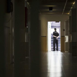 Zona de celdas en el CIE de Aluche, en Madrid. EFE