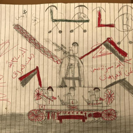 Fotografía de un dibujo que realizó uno de los niños que acuden al centro que ha erigido la ONG Norwegian Refugee Council (NRC) en el campamento de Hasan Shami (Irak), donde se lleva a cabo un programa educativo de NRC para niños con algún tipo de tr