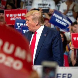 Donald Trump durante su mitin en Orlando. (HERRERA CRISTÓBAL | EFE)