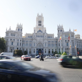 Imágenes del Ayuntamiento de Madrid sin la pancarta de 'Welcome refugees'. EUROPA PRESS/Eduardo Parra