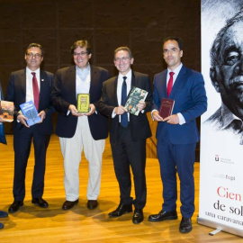 De izquierda a derecha, Antonio Rubio, Juan Manuel Uribe, Jaime Abello, Jaume Giró y Javier Ramos, en el curso 'Cien años de soledad: una caravana de historias', este viernes en el CaixaForum Madrid. / FUNDACIÓN BANCARIA ”LA CAIXA”