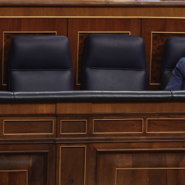 El vicepresidente segundo del Gobierno, Pablo Iglesias, en su escaño, durante una sesión de control al Gobierno en el Congreso. E.P./E. Parra/Pool