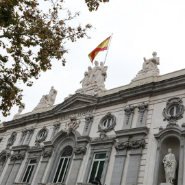 Fachada del edificio del Tribunal Supremo con la bandera española en lo alto, en Madrid. E.P./Jesús Hellín
