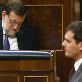 El presidente del Gobierno, Mariano Rajoy, y el líder de Ciudadanos, Albert Rivera, en el Congreso. Archivo REUTERS
