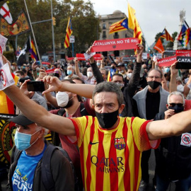 Los Mossos d'Esquadra han blindado los alrededores de la Estación de Francia de Barcelona, en un amplio dispositivo policial con motivo de la visita del rey Felipe VI y del presidente del Gobierno, Pedro Sánchez, ante la que varias organizaciones indepe