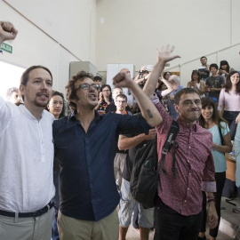 Pablo Iglesias, José María González y Juan Carlos Monedero, antes del acto. EFE/Román Ríos