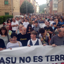 Imagen de la cabecera de la manifestación que ha recorrido hoy las calles de Altsasu. /DANILO ALBIN