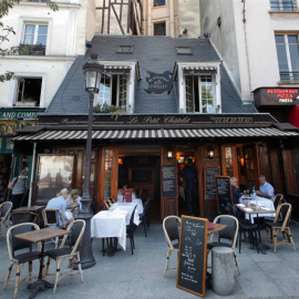 Vista de un restaurante en París. (Reuters)