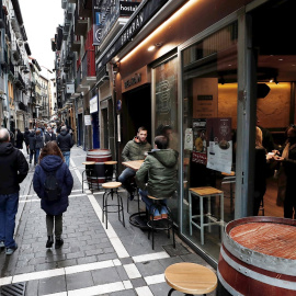Aspecto que presentan las terrazas de algunos de los bares del Casco Viejo de Pamplona.-EFE
