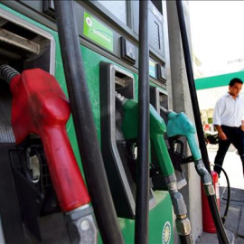 Los carburantes vuelven a subir y tocan máximos anuales. EUROPA PRESS