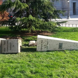 Monolito al Alférez Provisional, derribado.