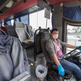 El conductor de un autobús de trabajadores agrícolas en Lorca, Murcia / EFE