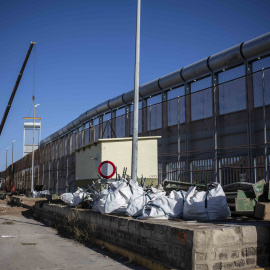 Construcción de la nueva valla de Melilla. JAIRO VARGAS