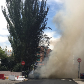 Incendio de un bus de la EMT en Madrid. / FOTO: @STRAN6E (TWITTER)