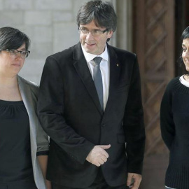 Mireia Boya, con Carles Puigdemont. / EFE