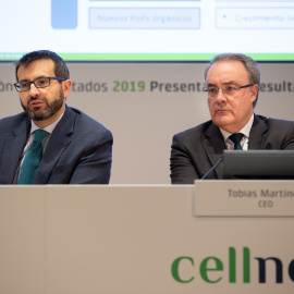 El director de Finanzas y Desarrollo Corporativo de Cellnex, José Manuel Aisa (i), y el consejero delegado, Tobías Martínez (d), durante la presentación de resultados del año 2019. E.P./David Zorrakino