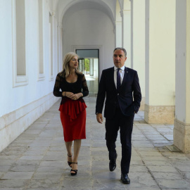 La consejera Patricia del Pozo y el Consejero Elías Bendodo el pasado lunes en el Palacio de San Telmo.
