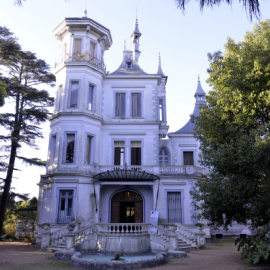Fachada principal del Castillo Idiarte Borda, en el barrio montevideano de Colón.