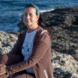 Entrevista realizada a Daniela Freggi, prestigiosa bióloga marina, que analiza la relación actual entre seres humanos y naturaleza, dominado por el paradigma del especismo.-