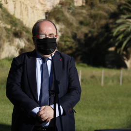 Miquel Iceta a l'ofrena floral a Lluís Companys, aquest dijous. SÍLVIA JARDÍ / ACN