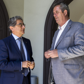 El delegado del Gobierno, Enric Millo, y el conseller de Interior, Joaquim Forn, en una reunión reciente para tratar las actuaciones relacionadas con los atentados terroristas sucedidos en Barcelona y Cambrils. EFE/Quique García