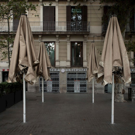 Una terraza de la céntrica Plaza Universidad de Barcelona permanece cerrada | EFE