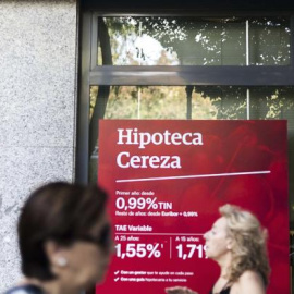 La banca reconoció a finales de octubre "cierta ralentización" en la firma de hipotecas - EFE