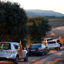 Rua de vehicles als entorns de la presó de Lledoners. MAR MARTÍ / ACN