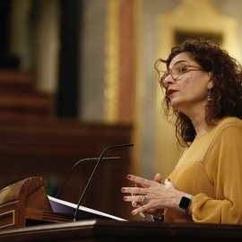 La ministra de Hacienda, María Jesús Montero, en la tribunal del pleno del Congreso. EFE/ J.P.Gandul