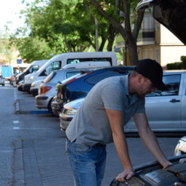 Mykola en su barrio, Vallekas / MARÍA jOSÉ CARMONA