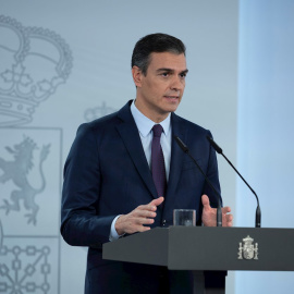MADRID, 23/10/2020.- El presidente del Gobierno, Pedro Sánchez, da una rueda de prensa en el Palacio de La Moncloa, en Madrid, este viernes. EFE/Pool Moncoa/Borja Puig de la Bellacasa