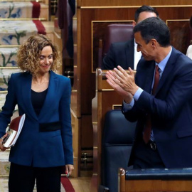 21/05/2019.- La duodécima presidenta del Congreso de los Diputados y la tercera mujer que ocupa este cargo, Meritxell Batet (i), y el presidente del gobierno Pedro Sánchez, durante la sesión constitutiva de las nuevas Cortes Generales que se celebra en