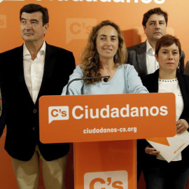 Emigdio Tormo (2d) y Carolina Punset, junto a otros líderes de Ciudadanos Valencia. EFE