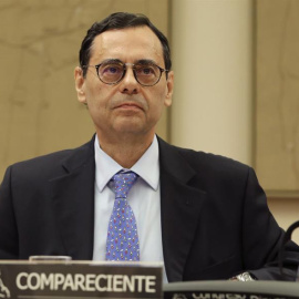 GRA026. MADRID, 25/07/2017.- El ex gobernador del Banco de España, Jaime Caruana, hoy durante su comparecencia en la Comisión de Investigación del Congreso de los Diputados, en Madrid, que investiga el origen de la crisis y el rescate bancario, para ex