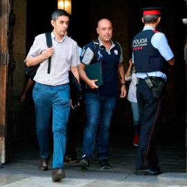 La Guardia Civil interroga a dos altos cargos del Govern por el referéndum /EFE