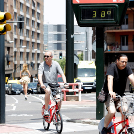 El intenso calor de los últimas horas se agudizará en intensidad y extensión geográfica a partir de mañana, cuando los termómetros oscilen entre 40 y 42 grados en numerosas provincias del centro y este peninsular y dejen noches entre los 21 y 24 en 