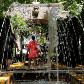 La ola de calor, que desde este miércoles comienza a afectar a gran parte de la península y Baleares, ha activado la alerta amarilla en el sur, el interior y la Tramuntana de Mallorca, donde las temperaturas podrían alcanzar los 38 grados | EFE