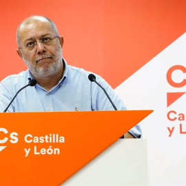 25/06/2019.- El candidato de Cs a la Presidencia de la Junta de Castilla y León, Francisco Igea, ofrece una rueda de prensa para realizar una valoración de la situación política y el estado de la negociación del Gobierno en Castilla y León. EFE/R. G