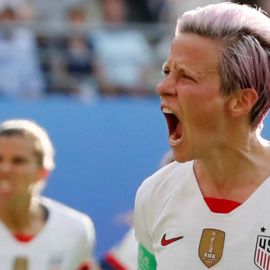 Megan Rapinoe celebra uno de los goles contra España. Reuters