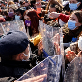 Imagen de la protesta contra el gobierno turco por abandonar el pacto europeo contra la violencia machista.