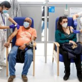 Aumenta el ritmo de vacunación en España ante un nuevo repunte de covid