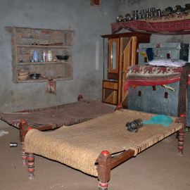 Vista de la habitación donde la adolescente, de 16 años, fue presuntamente violada por orden del consejo /REUTERS (K. Chaudhry)